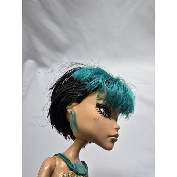 Monster High 2012 Skull Shores Cleo de Nile Doll- Black Hands - Picture 6 of 15